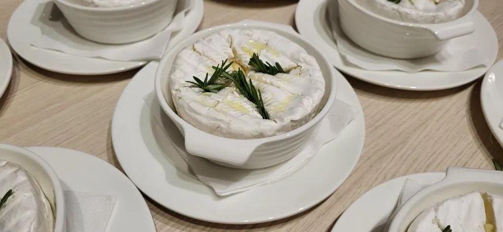 Дегустация и камамбер