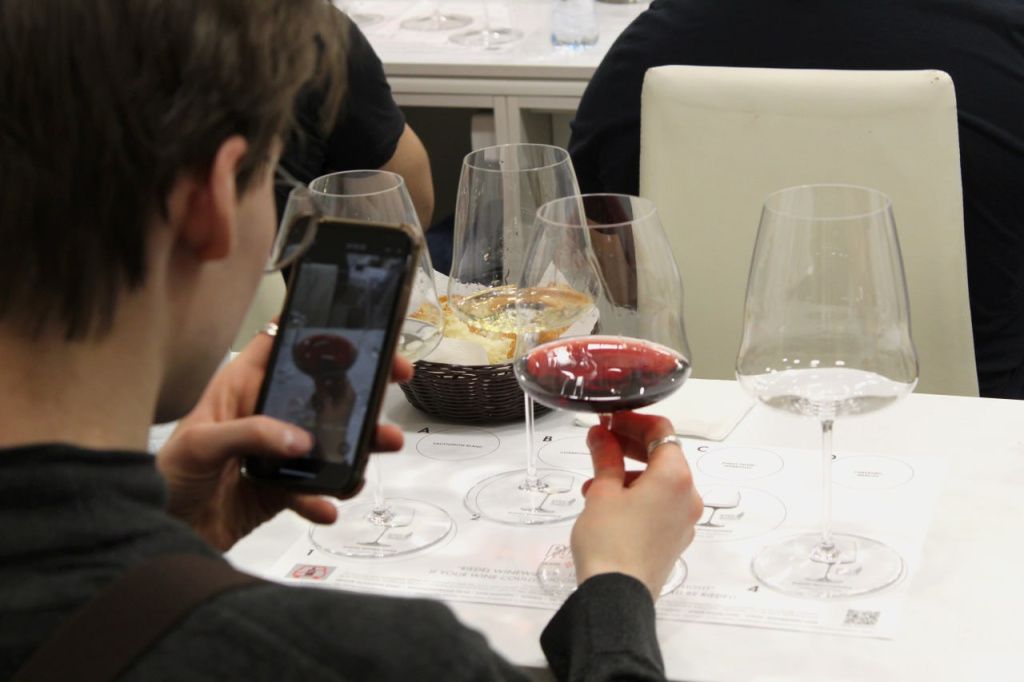 Riedel. Wine Wings